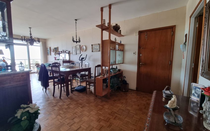 Apartamento de 3 dormitorios, con garage, vistas al mar.