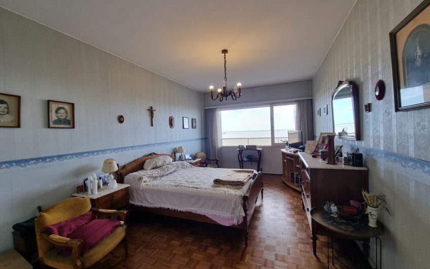 Apartamento de 3 dormitorios, con garage, vistas al mar.
