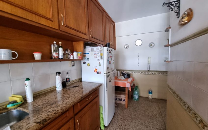 Apartamento de 3 dormitorios, con garage, vistas al mar.