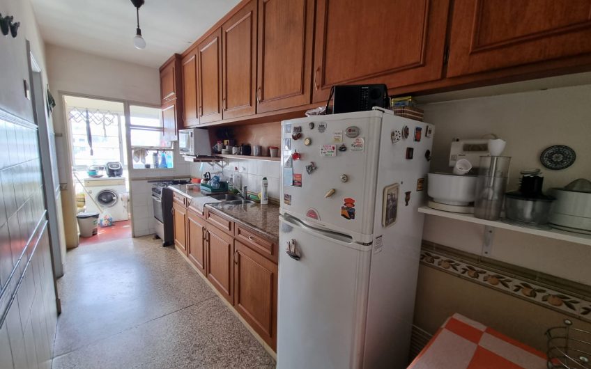 Apartamento de 3 dormitorios, con garage, vistas al mar.