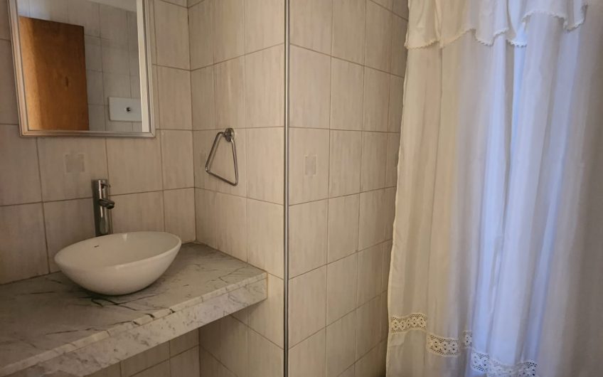 2 dormitorios, frente al Golf, Punta Carretas Shopping, 99 metros.