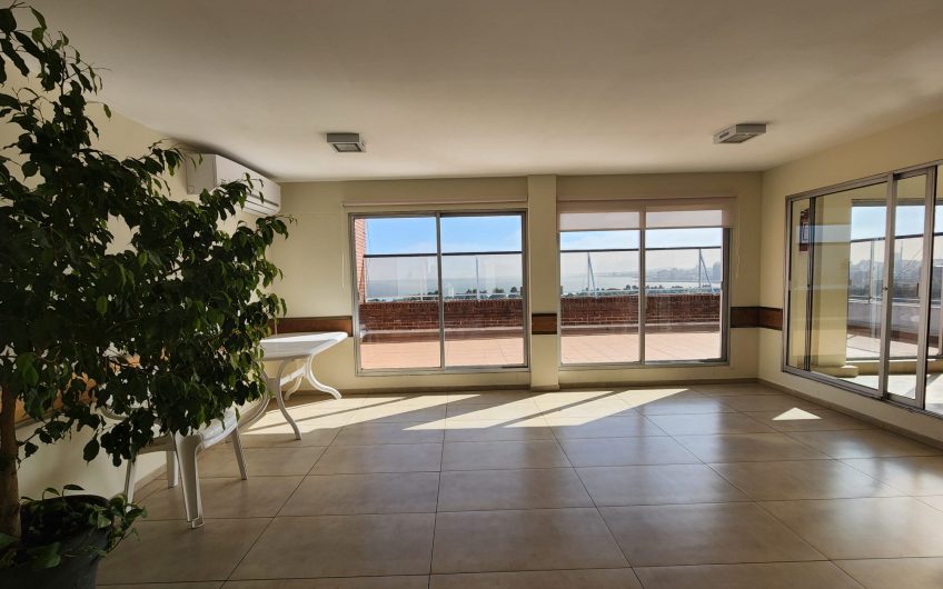 2 dormitorios, frente al Golf, Punta Carretas Shopping, 99 metros.