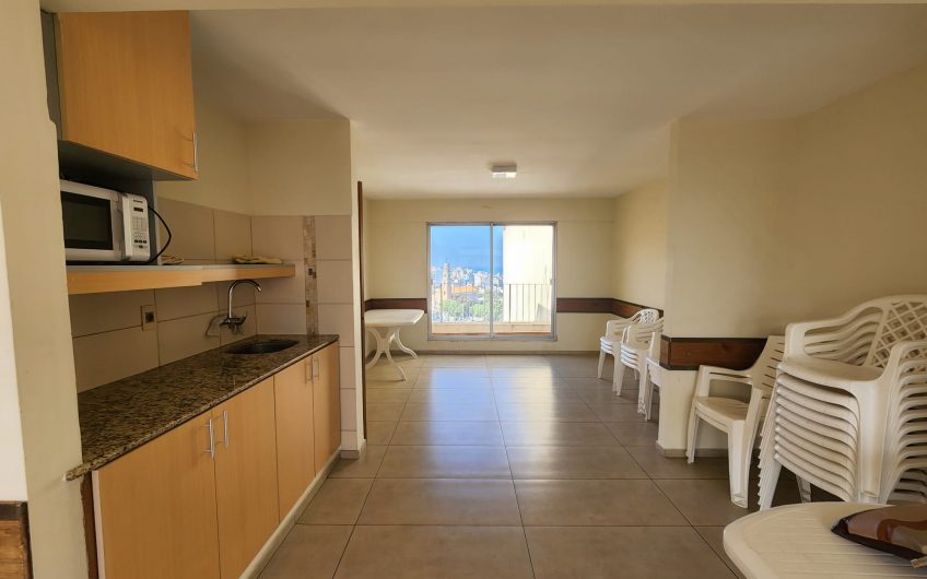 2 dormitorios, frente al Golf, Punta Carretas Shopping, 99 metros.