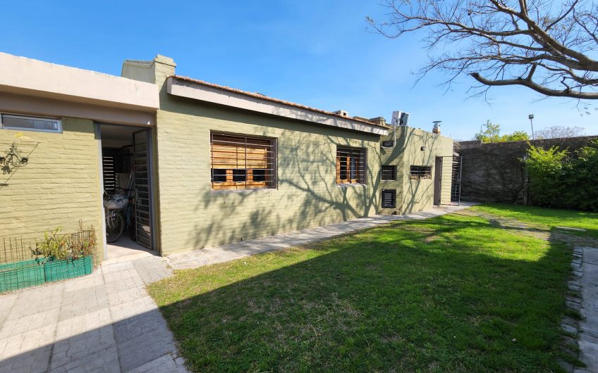Venta Casa, 4 dormitorios, Carrasco Norte, 2 Garage.