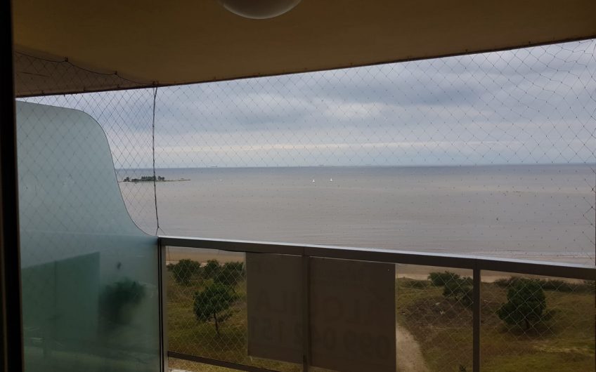 Venta apartamento, 2 dormitorios, Malvín, Garage, Rambla.