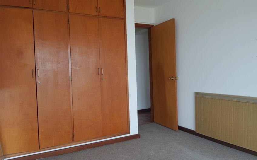 Venta apartamento, 2 dormitorios, Malvín, Garage, Rambla.