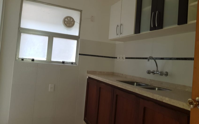 Venta apartamento, 2 dormitorios, Malvín, Garage, Rambla.