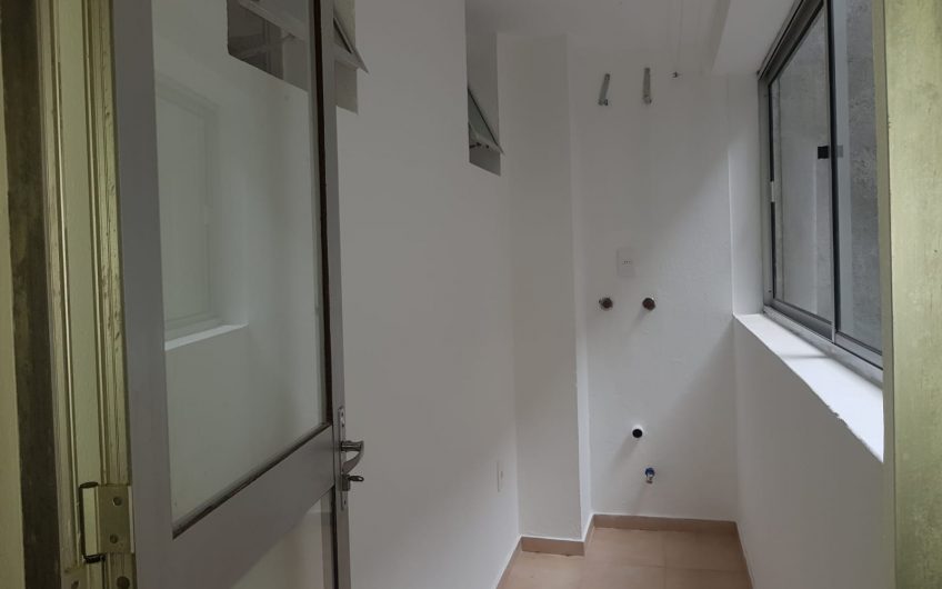 Venta apartamento, 2 dormitorios, Malvín, Garage, Rambla.