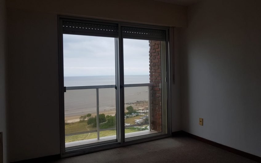 Venta apartamento, 2 dormitorios, Malvín, Garage, Rambla.