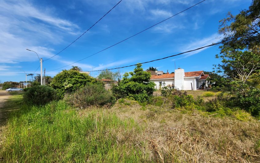 Terreno esquina ubicado a pasos del mar