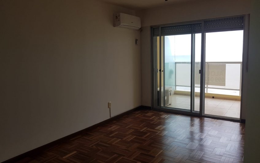 Venta apartamento, 2 dormitorios, Malvín, Garage, Rambla.
