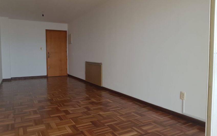 Venta apartamento, 2 dormitorios, Malvín, Garage, Rambla.