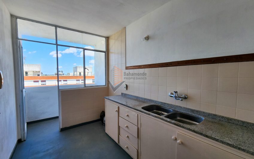 Dos dormitorios, con cochera, piso 15