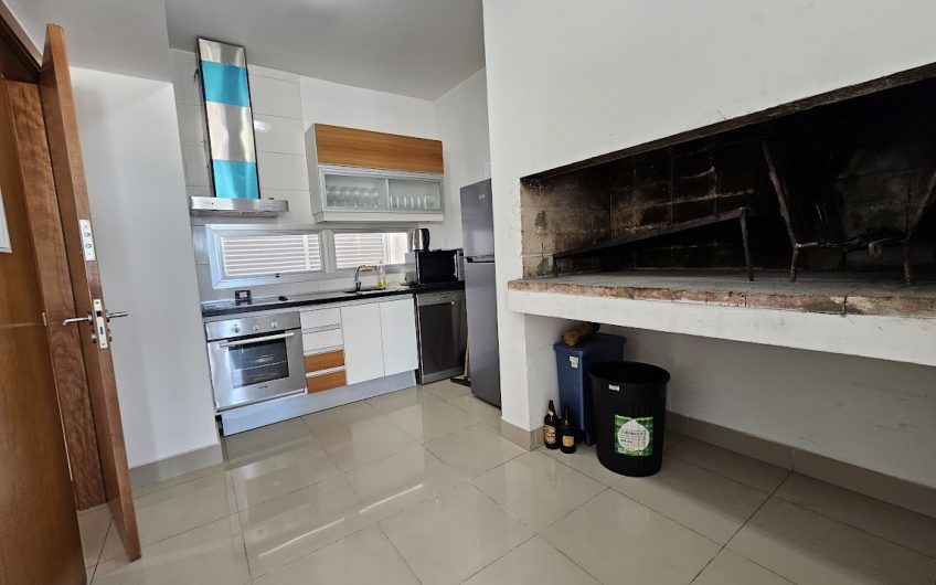 A pasos del mar, 1 dormitorio y medio, con garage