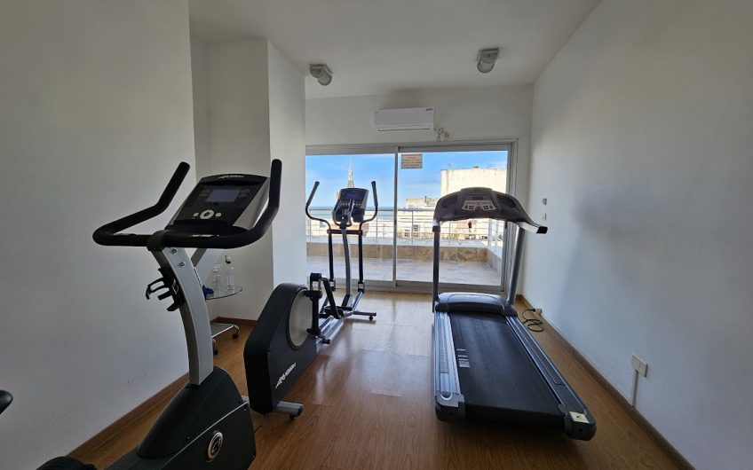 A pasos del mar, 1 dormitorio y medio, con garage