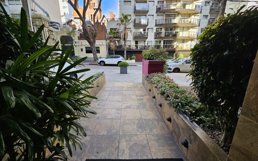 A pasos del mar, 1 dormitorio y medio, con garage