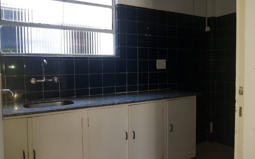 Un dormitorio, 2do piso por escalera