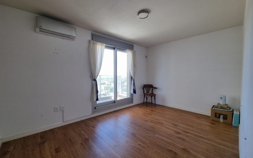 Apartamento 2 dormitorios, piso 15, con garage