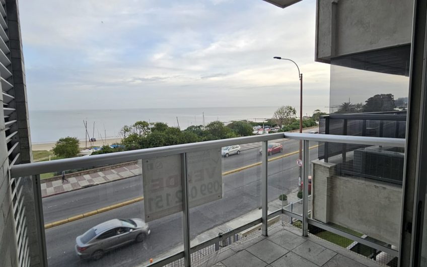 Frente a Rambla de Malvin, 2 dormitorios, 2 baños, garage
