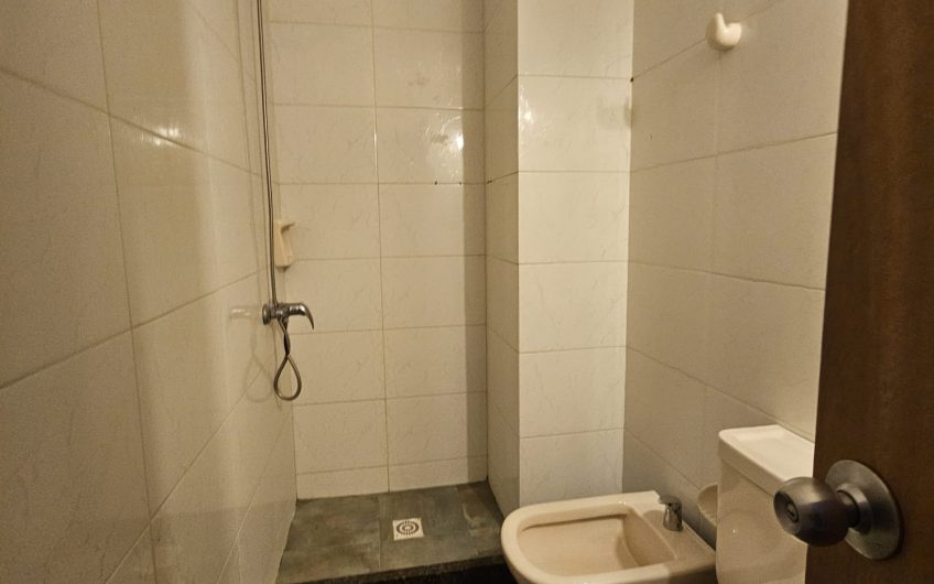 Frente a Rambla de Malvin, 2 dormitorios, 2 baños, garage