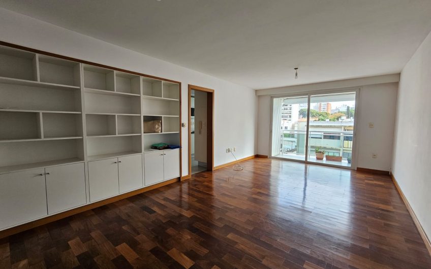 Apartamento en venta,2 dormitorios en suite, baño social, garage