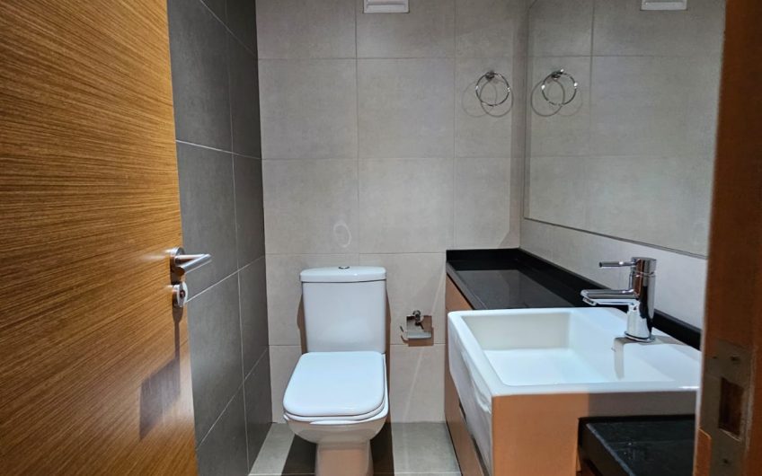 Apartamento en venta,2 dormitorios en suite, baño social, garage