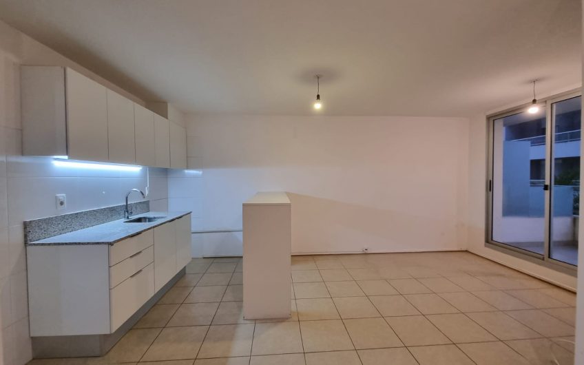 Apartamento, 2 dormitorios, garage, se vende con renta