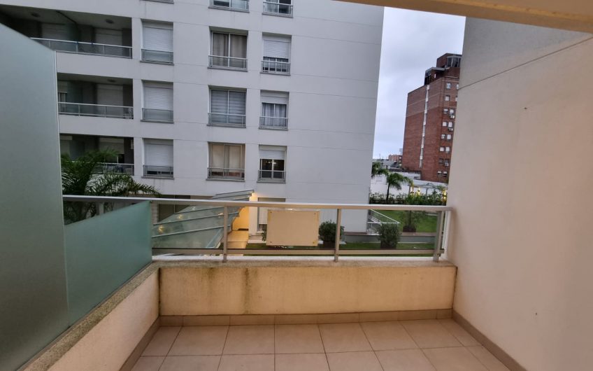 Apartamento, 2 dormitorios, garage, se vende con renta