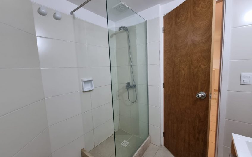 Apartamento, 2 dormitorios, garage, se vende con renta