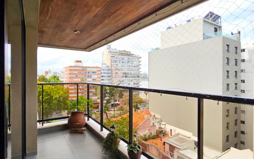 Apartamento 135 metros, garage, box, parrillero U$S 435.000