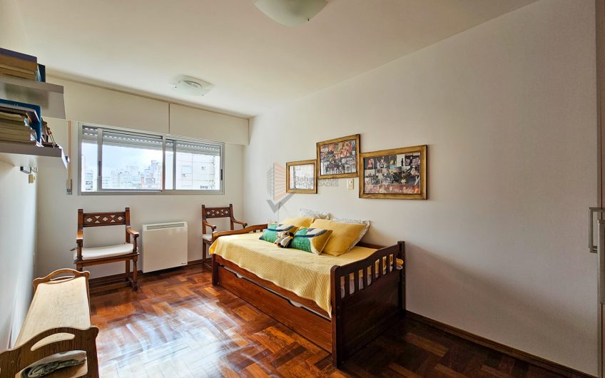 Apartamento 135 metros, garage, box, parrillero U$S 435.000