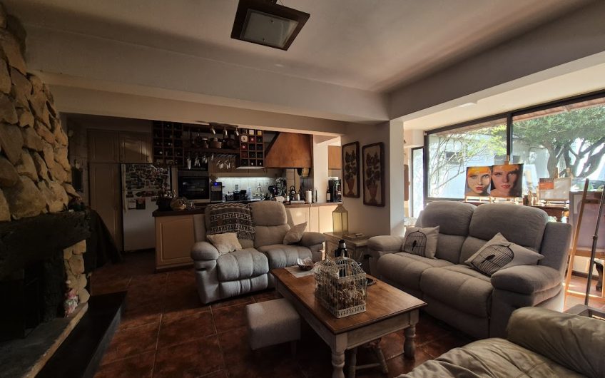 Casa en padrón único, pronta para entrar