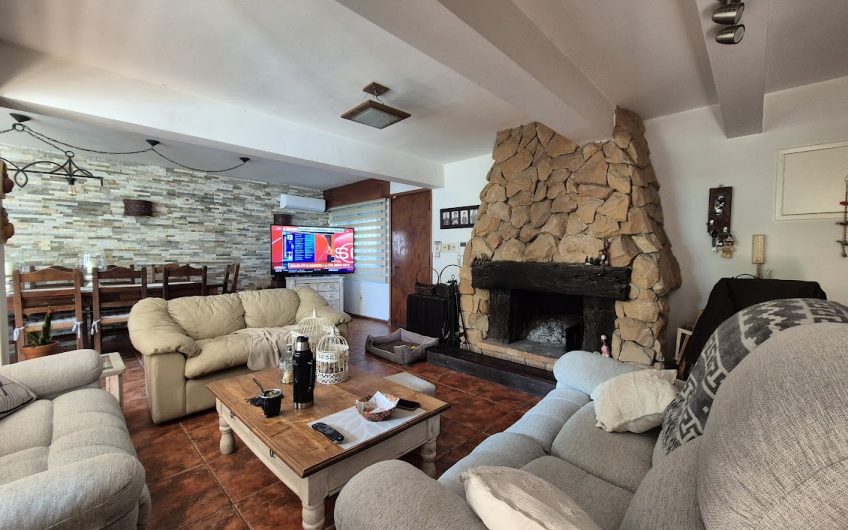 Casa en padrón único, pronta para entrar