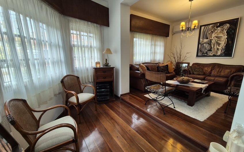 Casa en padrón único, pronta para entrar