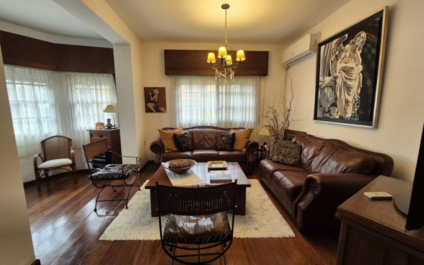Casa en padrón único, pronta para entrar