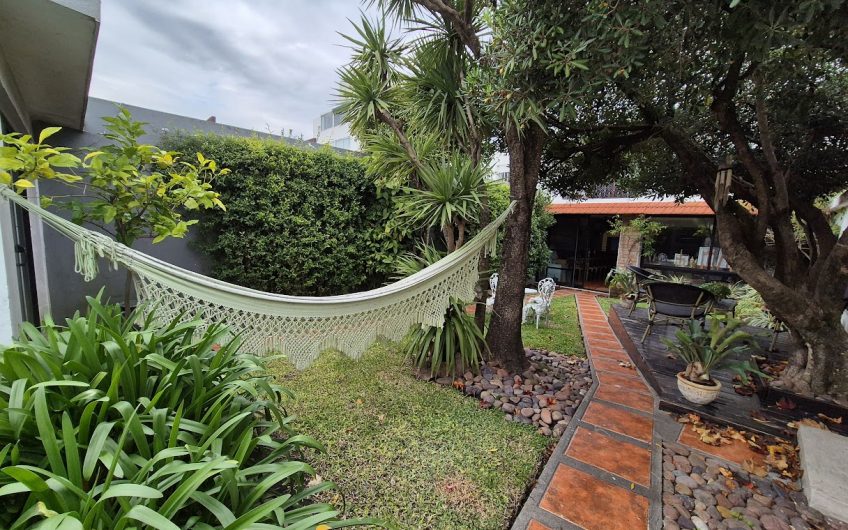 Casa en padrón único, pronta para entrar