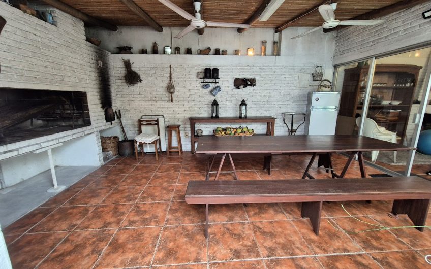 Casa en padrón único, pronta para entrar