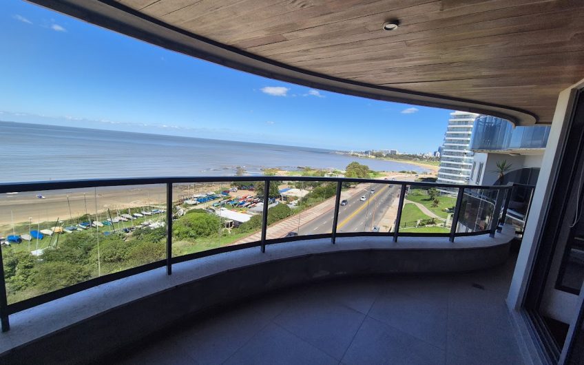 Frente al mar, piso 7, vistas panorámicas, dos dormitorios en suite, garage, box.